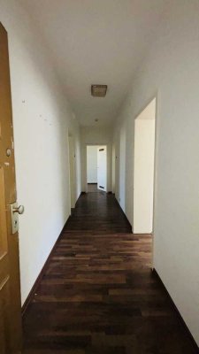 schöne 2,5 Zimmer Wohnung in zentraler Lage !!