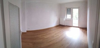 Nachmieter für StudentInnenWG helle 3-Zimmer-Wohnung mit Balk. im 1. OG in Friesenheim bis Ende 2027