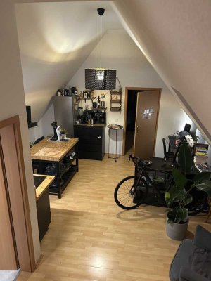 gemütliche Dachgeschosswohnung am Anger mit besonderen Schnitt