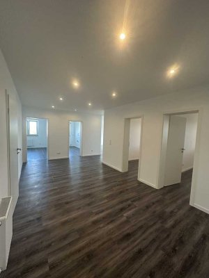 Kernsanierte 4-Zimmer-Wohnung mit großem Balkon und Tiefgaragenstellplatz in Unterfeldhaus