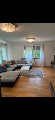 Möblierte 3-Zimmer-Neubauwohnung mit Balkon und Stellplatz