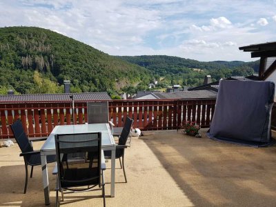 Geschmackvolle, sonnige 4-Raum-Wohnung mit geh. Innenausstattung mit EBK in Herborn-Uckersdorf