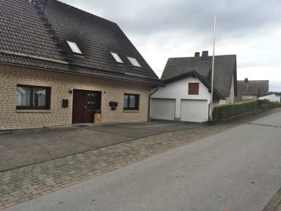 Schöne 4-Zimmer-EG-Wohnung mit Balkon in Warstein-Hirschberg