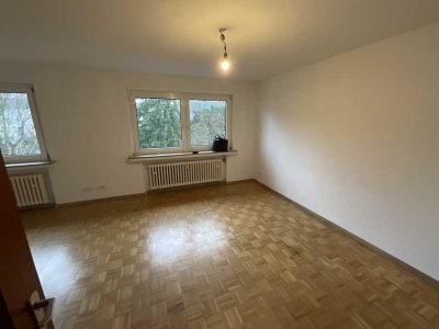 Schöne 2,5-Zimmer-Wohnung mit Dusche und Badewanne!