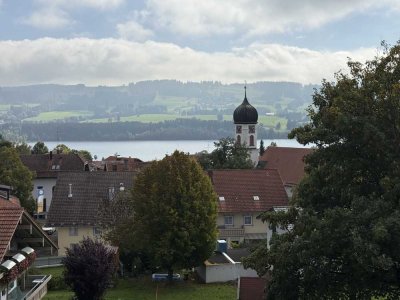 Helle 3-Zimmer Dachgeschosswohnung mit Balkon in Sulzberg/Moosbach mit Seeblick