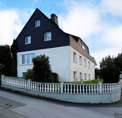 Freistehendes Einfamilienhaus mit Wintergarten, Doppelgarage und vielseitigem Potenzial
