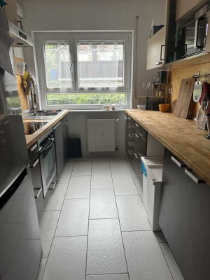 Zu Vermieten ist ein WG-Zimmer in ruhiger aber gut angebundener Lage in Heidelberg