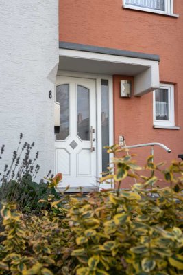 Gepflegtes Reihenhaus mit Poggenpohl-Küche, Dachstudio, Garten & Hobbyraum in Augsburg-Haunstetten