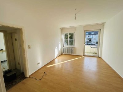 WG-Zimmer mit Balkon in 3erWG in der Weststadt– Altbau, sonnig & ruhig