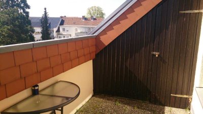 Gepflegte 2-Zimmer-Dachgeschosswohnung mit Balkon und EBK in Pfungstadt