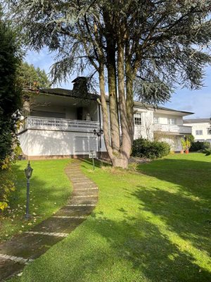 Großzügiges Liebhaberobjekt mit Traumgrundstück, Sauna & Doppelgarage in Wallenborn