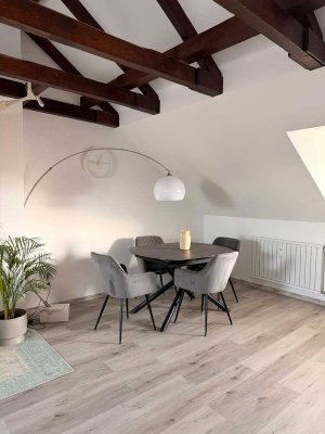 Exklusive möblierte Design-Dachgeschosswohnung mit Homeoffice & All-Inclusive-Miete im Hellwinkel