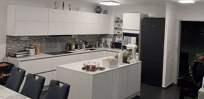 Moderne 3,5 Zimmer Wohnung in Wannweil mit Balkon, EBK, FBH, el. Rolläden, Aufzug, 2 Stellplätze uvm