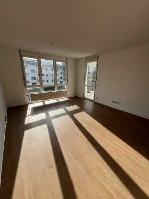 Lichtdurchflutete 2 Zimmerwohnung mit Balkon