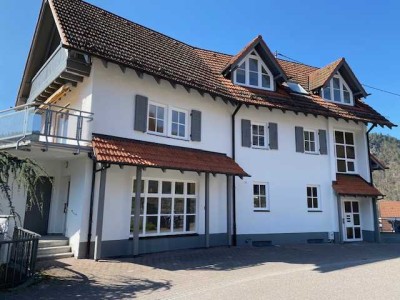 3-Fam.-Haus, Erstbezug nach Sanierung, 6 % Rendite