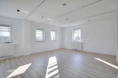 Stilvolle 4-Zimmer-Maisonette-Wohnung mit Terrasse und Einbauküche