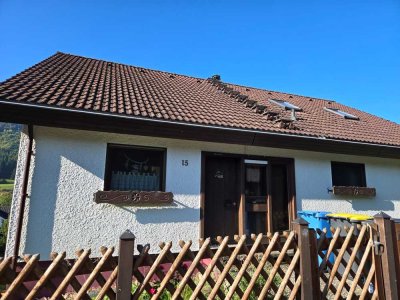 Sonniges, freistehendes Einfamilienhaus mit Einliegerwohnung und Garage