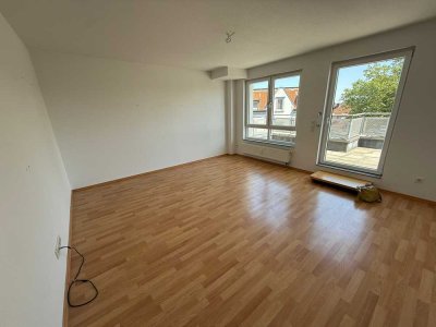 Seniorenwohnen! Lichtdurchflutete DG Wohnung mit Balkon zu vermieten!