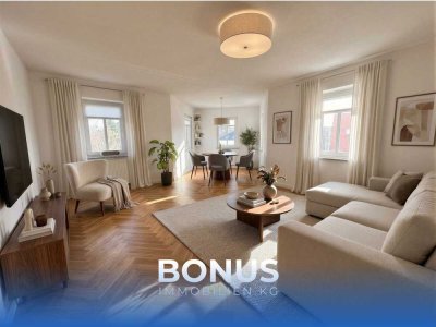 Erstbezug nach Sanierung: Großzügige 4-Zimmer-Altbauwohnung mit Lichterker & Stellplatz