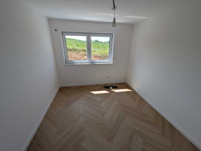 Helle, ruhige, hochwertige EG Wohnung in  top Lage: Naturnah und doch zentral