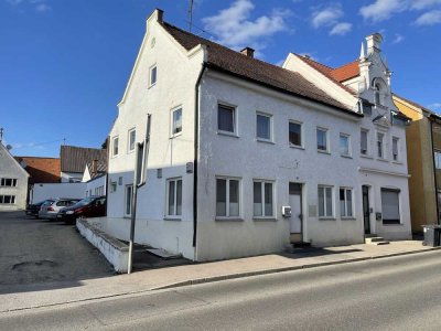 Sanierungsbedürftiges MFH mit Gewerbeeinheit