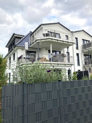 Moderne Dachgeschoss-Wohnung mit großem Balkon und Traumblick!
