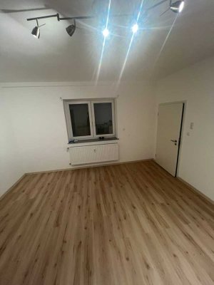 Freundliche und sanierte 1-Zimmer-Erdgeschosswohnung mit gehobener Innenausstattung in Hösbach