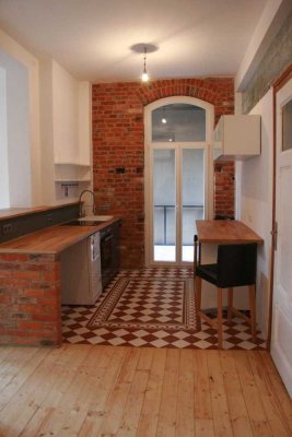 Stilvolle Altbauwohnung mit modernem Komfort und großzügigem Balkon