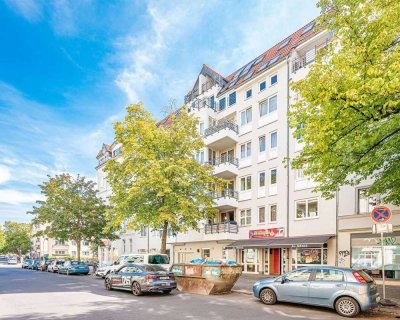 Wohnen im lebendigen Kiez: 4-Zi.-Wohnung mit Balkon
