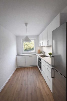 Von privat: 4-Zimmer-Wohnung  mit neuer EBK, Balkon und Stellplatz