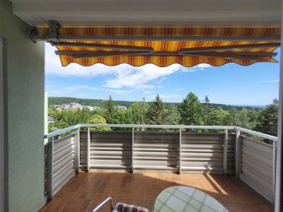 Helle 3-Zimmer-Wohnung mit herrlichem Weitblick, Sonnenbalkon und EBK