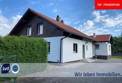 GEPFLEGTES ANWESEN 
BESTEHEND AUS ZWEI WOHNHÄUSERN