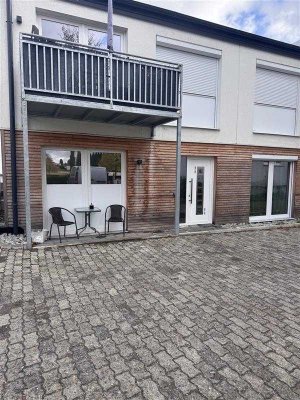 Helle moderne 2 ZKB-Wohnung mit Terrasse