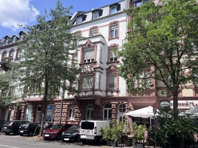 FFM-Sachsenhausen - Charmante 4-Zimmer-Altbau-Maisonette mit Einbauküche und Dachboden in Top-Lage !