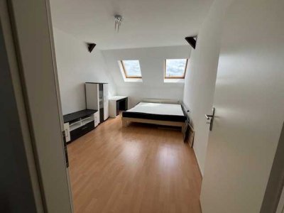 Charmantes 1-Zimmer DG-Wohnung-Teilmöbliert in Berlin-Karow