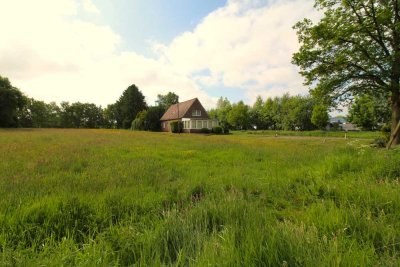 Älteres, gepflegtes Wohnhaus mit viel Platz in und ums Haus und einem schönen Grundstück, in ländlic