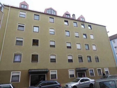 Sanierte helle 2-Zimmer-Wohnung mit Balkon & TG-Stellplatz in Nürnberg