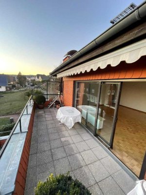 Gepflegte 3-Zimmer-Penthouse-Wohnung mit Balkon und EBK in Kassel