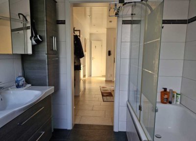 Gemütliche und moderne 4,5 Zimmer Wohnung von privat mit EBK, Garage und anderer Ausstattung in C-R