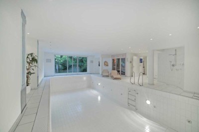 +++ Indoor-Pool mit Sonnenfenster+++ Großes Anwesen mit Einliegerwohnung +++ 1.500 m² Grundstück +++