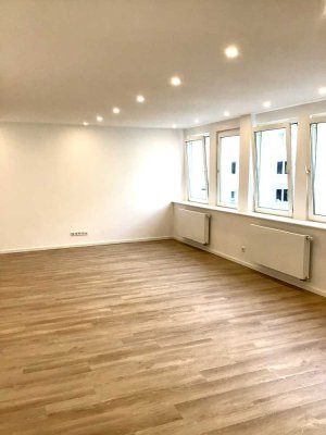 Sehr zentral gelegene, große Etagenwohnung