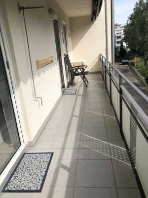 Ruihg gelegene, gut geschn. 3-Zimmerwohnung mit gr. Loggia und EBK in N-Wetzendorf