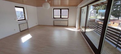 Helle, gepflegte, provisionsfreie 4-Zimmer-Wohnung mit Balkon