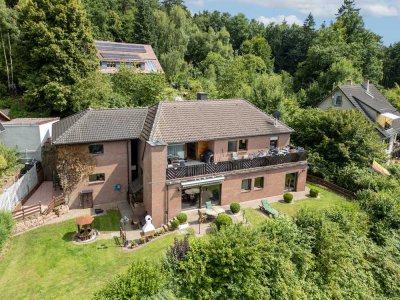 Repräsentatives Zweifamilien-/Mehrgenerationenhaus, ​
oder Einfamilienhaus mit vermieteter Einheit.