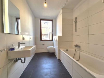 *** Familiengerechte Etagenwohnung im historischem Hinterhof liegend ***