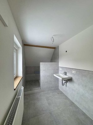 Erstbezug nach Kernsanierung: 2 Stk Wohnungen mit je 53 m² inkl. Balkon, Stellplatz, Keller & Garten