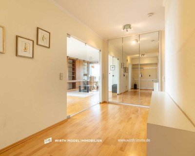 Sehr großzügige Vier-Zimmer-Wohnung mit zwei Balkonen und TG-Stellplatz in bester Lage