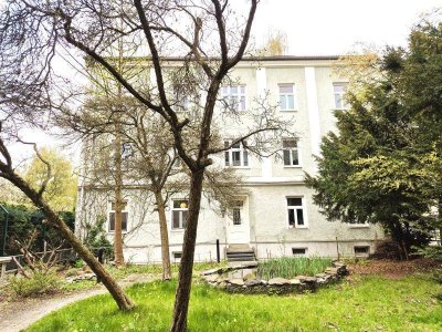 Entzückende Kleinwohnung ruhig im Innenhof, 33 m² WNFL, inkl. Küche, nähe Lentia, schöner Gemeinschaftsgarten! 2.OG ohne Lift!