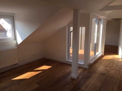 Top | 3-Zimmer-DG-Wohnung mit Loggia und KFZ-Stellplatz | Nbg-Schweinau