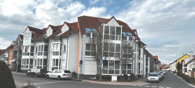 +++ Individuell geschnittene Wohnung mit Wintergarten in guter Lage mit Top- Infrastruktur +++